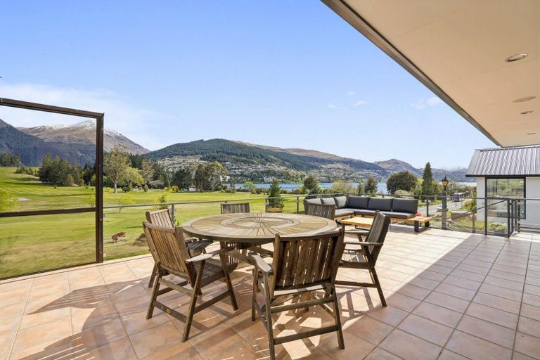 Photo of property in 12 Grove Lane, Kelvin Heights, Queenstown, 9300
