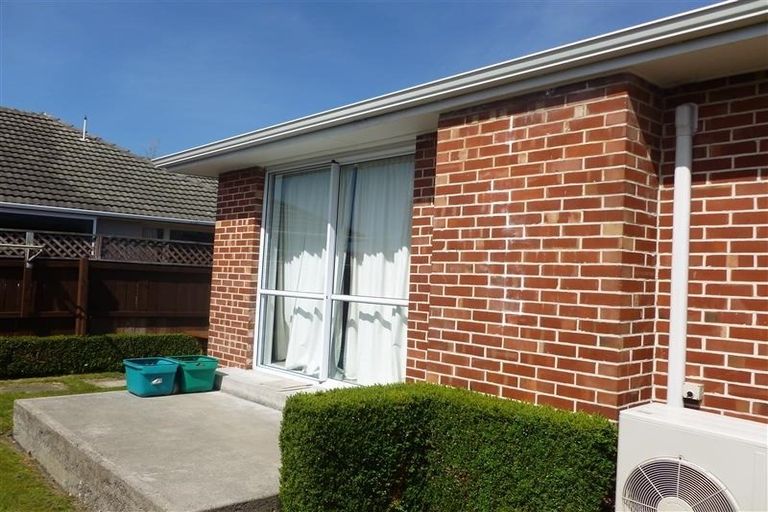 Photo of property in 17 Daniels Road, Redwood, Christchurch, 8051