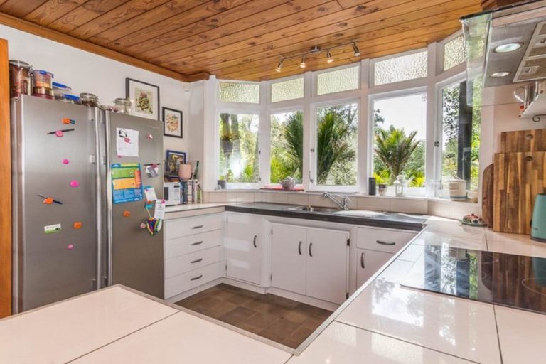 Photo of property in 36 Paturoa Road, Titirangi, Auckland, 0604