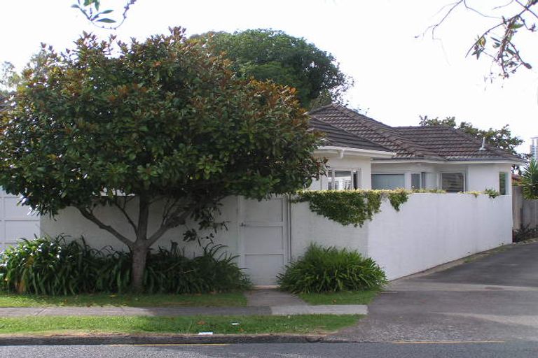 Photo of property in 1/3 Jutland Road, Hauraki, Auckland, 0622