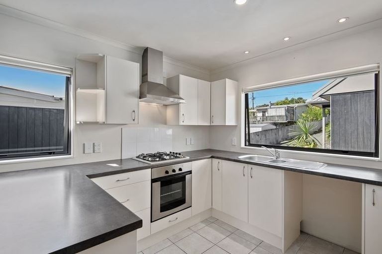 Photo of property in 3/28 Holiday Road, Stanmore Bay, Whangaparaoa, 0932