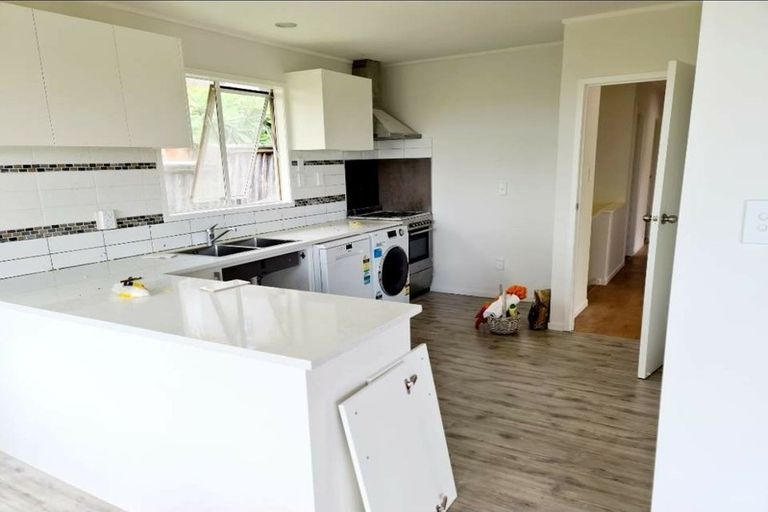 Photo of property in 15 Noeleen Street, Glenfield, Auckland, 0629