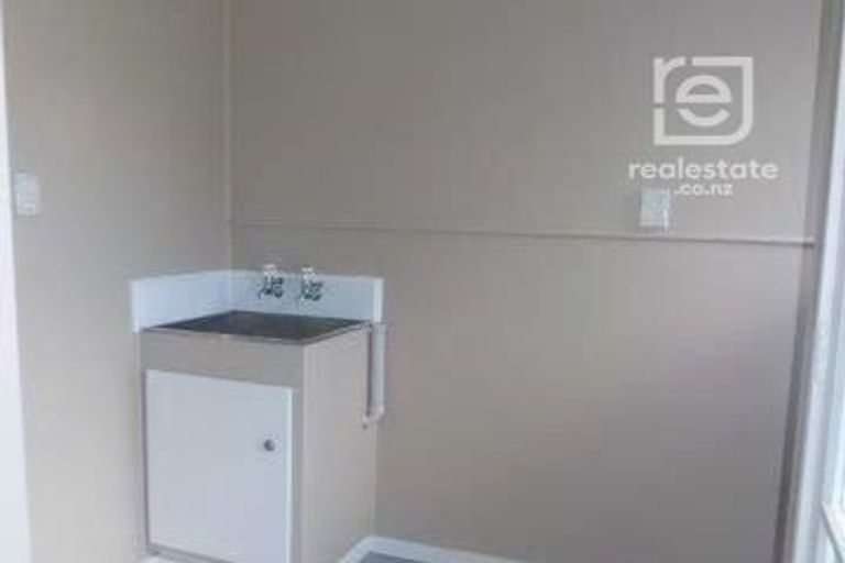 Photo of property in 76 Fitzwater Place, Henderson, Auckland, 0612