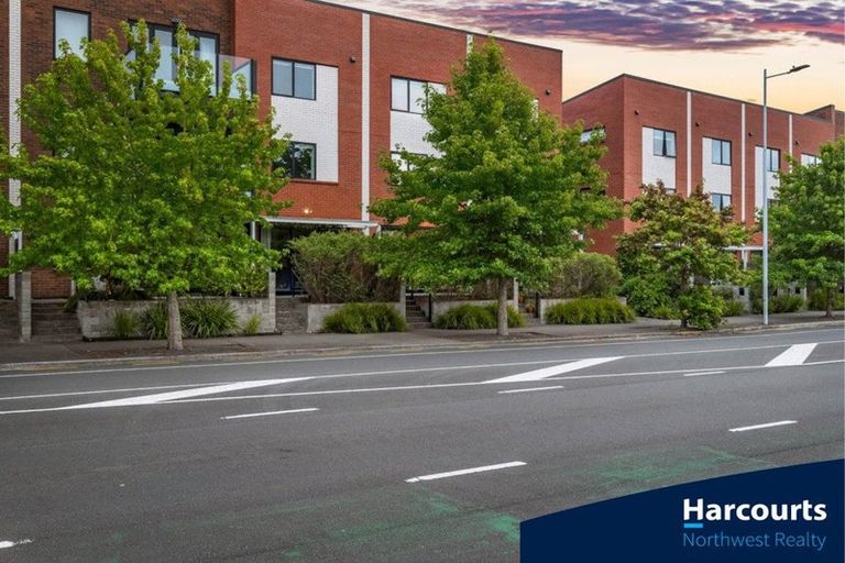 Photo of property in 6/89 Hobsonville Point Road, Hobsonville, Auckland, 0616