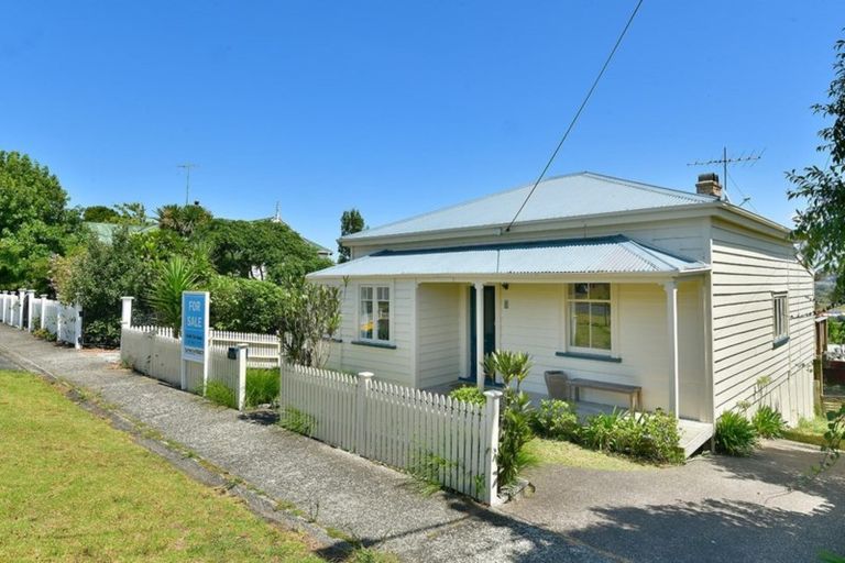 Photo of property in 31 Garfield Road, Helensville, 0800