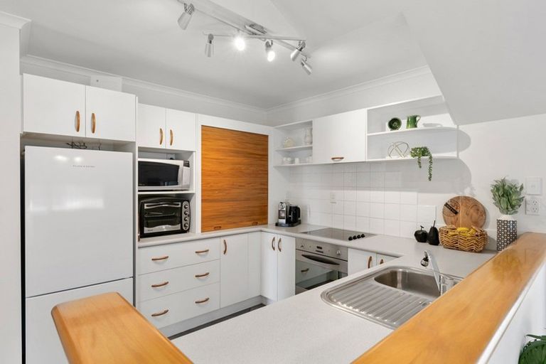 Photo of property in 210 Ngatai Road, Otumoetai, Tauranga, 3110