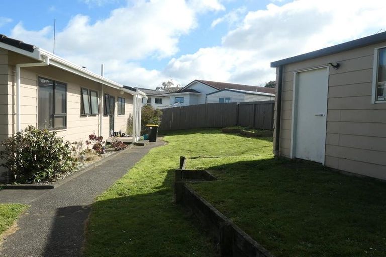 Photo of property in 37 Guadeloupe Crescent, Grenada Village, Wellington, 6037