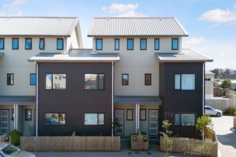 Photo of property in 43 Eileen Newey Place, Henderson, Auckland, 0612