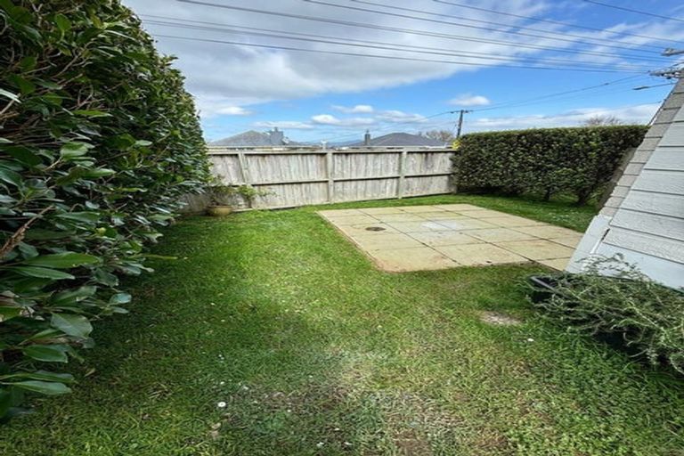 Photo of property in 5 Strid Road, Te Atatu South, Auckland, 0610