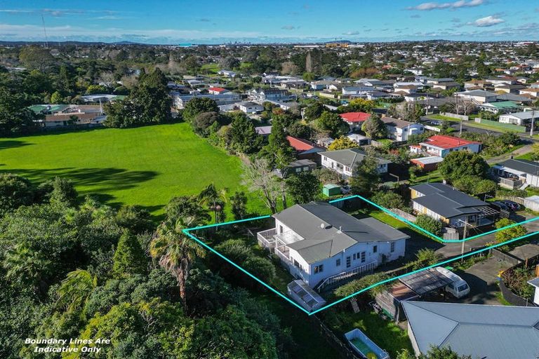 Photo of property in 26 Woodside Road, Massey, Auckland, 0614