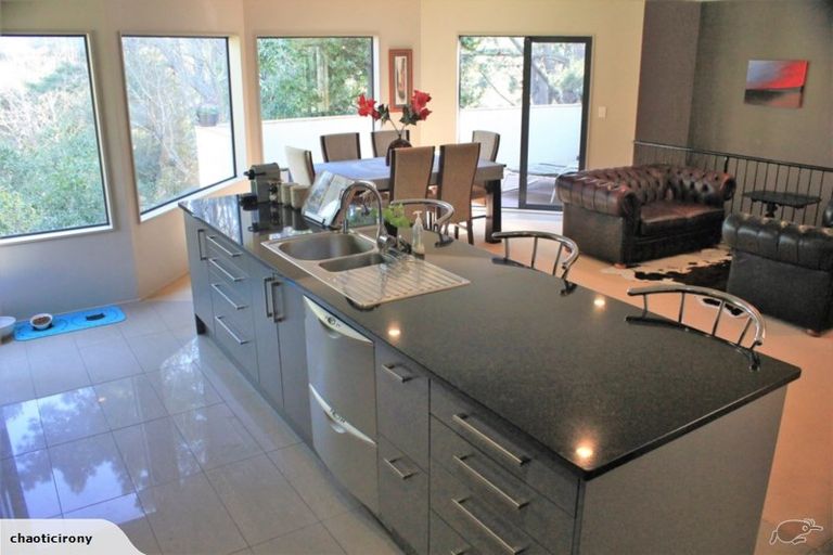 Photo of property in 17 Heathcote Place, Fitzherbert, Palmerston North, 4410