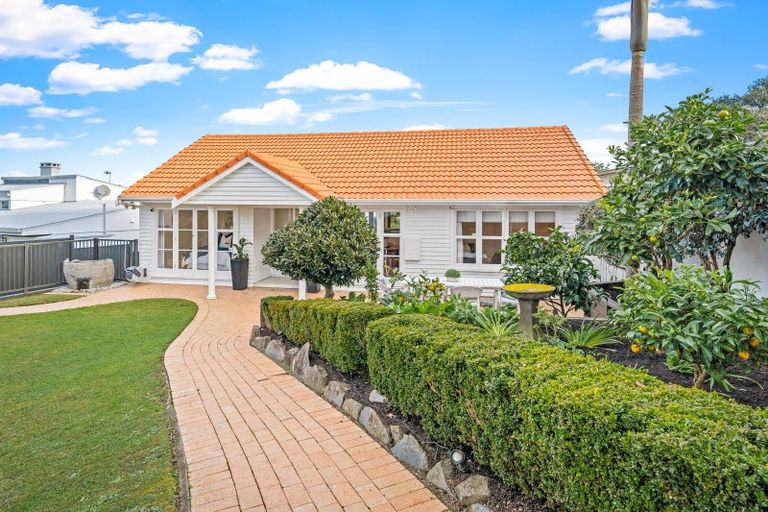 Photo of property in 18 Tizard Road, Birkenhead, Auckland, 0626