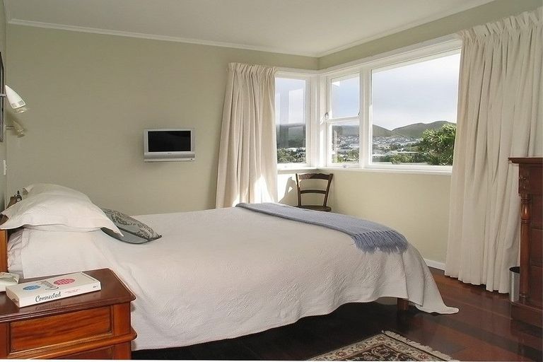 Photo of property in 11 Hallewell Crescent, Johnsonville, Wellington, 6037