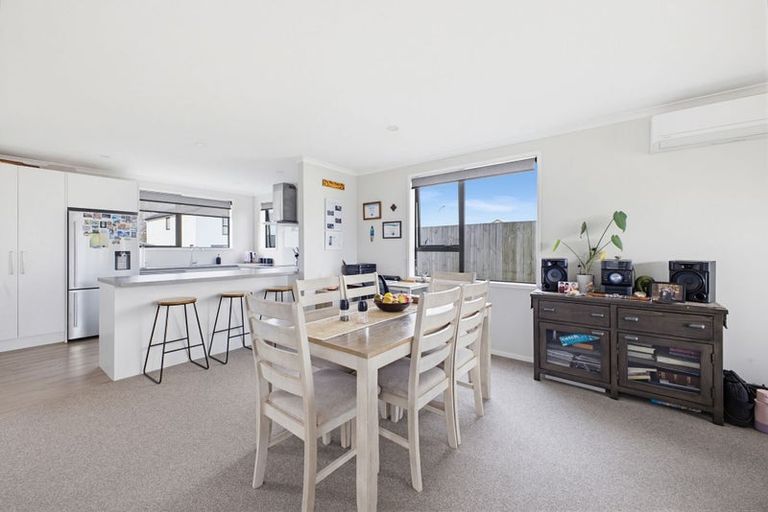 Photo of property in 15 Discovery Place, Marfell, New Plymouth, 4310