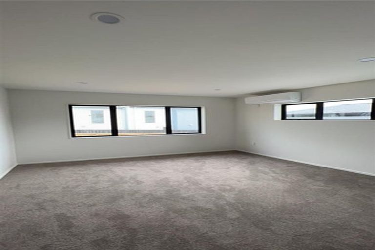 Photo of property in 20b Pipitea Place, Massey, Auckland, 0614