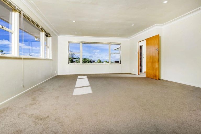 Photo of property in 9 Selwyn Crescent, Forrest Hill, Auckland, 0620