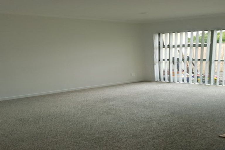 Photo of property in 56 Goldfinch Rise, Unsworth Heights, Auckland, 0632