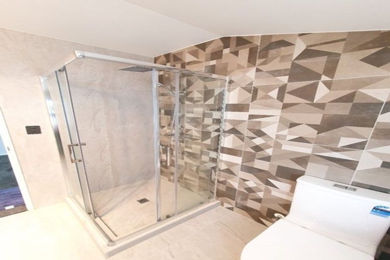 Photo of property in 425d Great South Road, Opaheke, Papakura, 2113