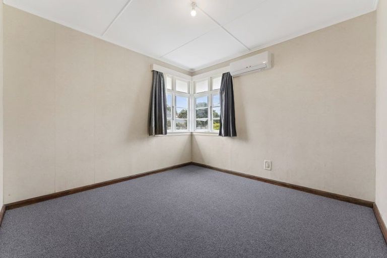Photo of property in 34 Pahiatua Street, Hokowhitu, Palmerston North, 4410