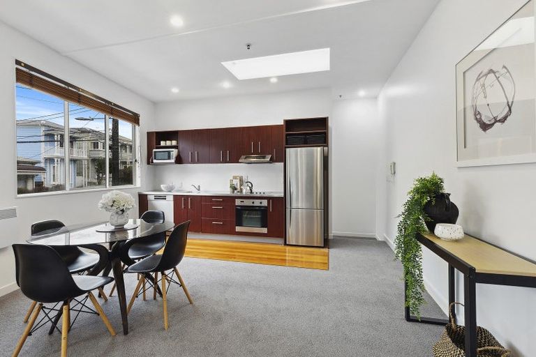 Photo of property in 203 Tasman Street, Mount Cook, Wellington, 6021