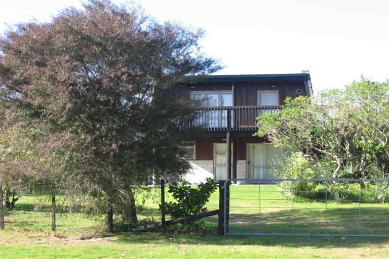 Photo of property in 71 Oyster Drive, Cooks Beach, Whitianga, 3591