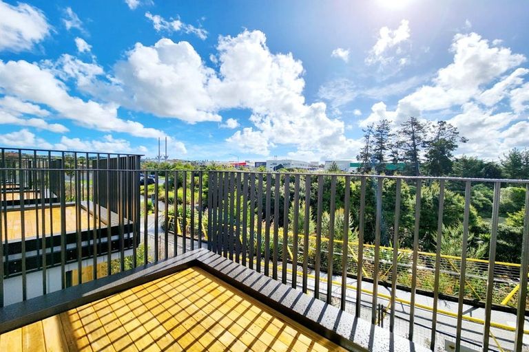 Photo of property in 7/28 Westgate Drive, Westgate, Auckland, 0614