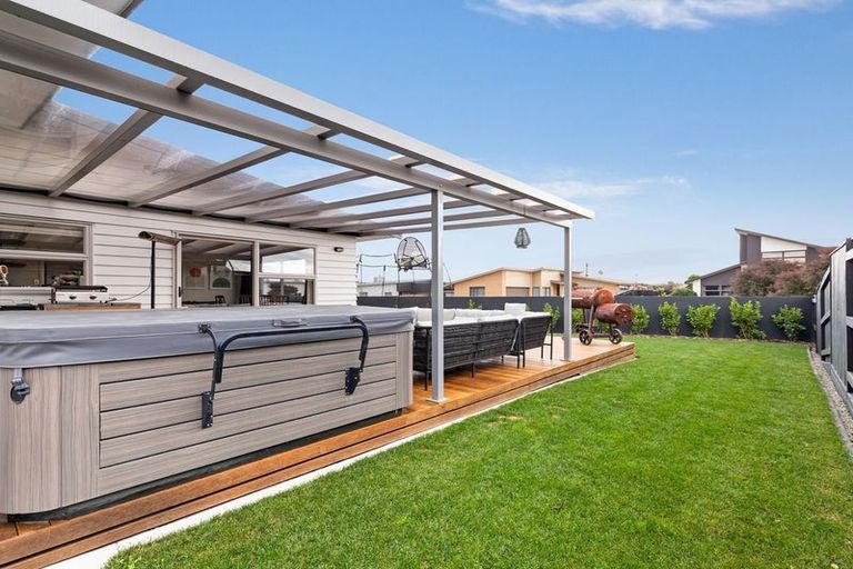 Photo of property in 20 Rosalie Terrace, Kelvin Grove, Palmerston North, 4414