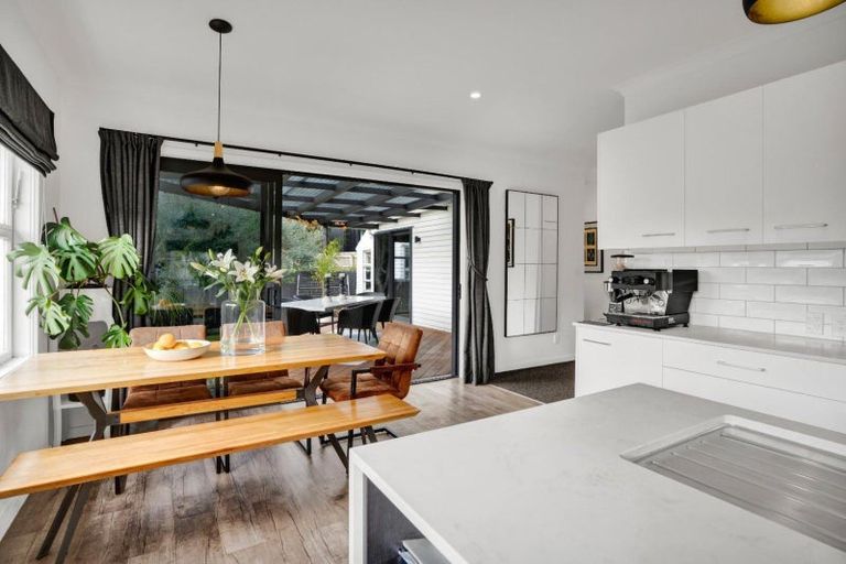 Photo of property in 15 Bracken Street, New Plymouth, 4310