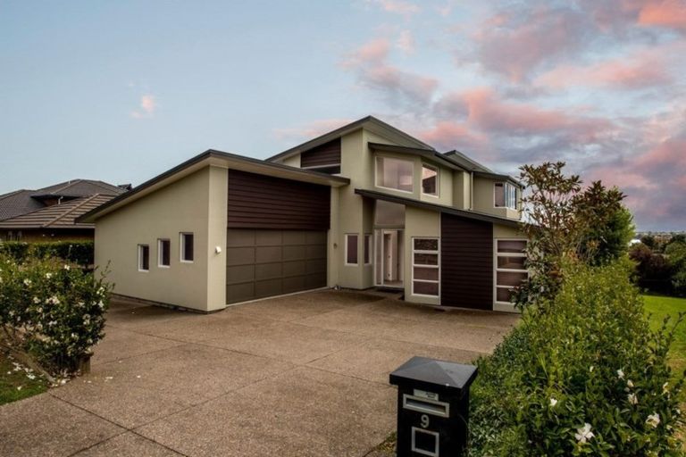 Photo of property in 9 Corsica Way, Karaka, Papakura, 2113