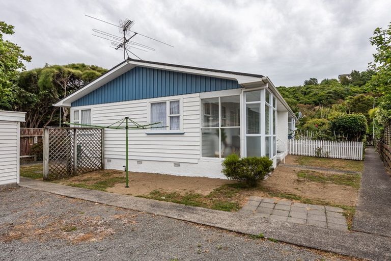 Photo of property in 13f3 Luckie Street, Tawa, Wellington, 5028
