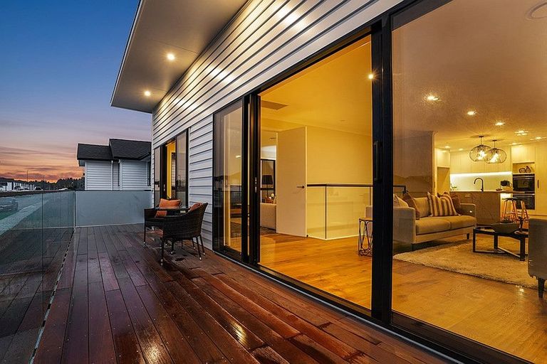 Photo of property in 116 Godfrey Drive, Orewa, 0931