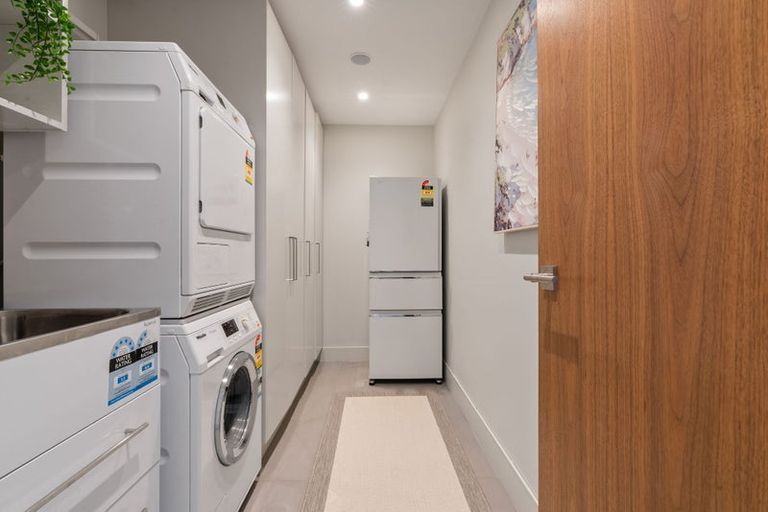 Photo of property in Clyde Quay Wharf, 3b/2 Clyde Quay Wharf, Te Aro, Wellington, 6011