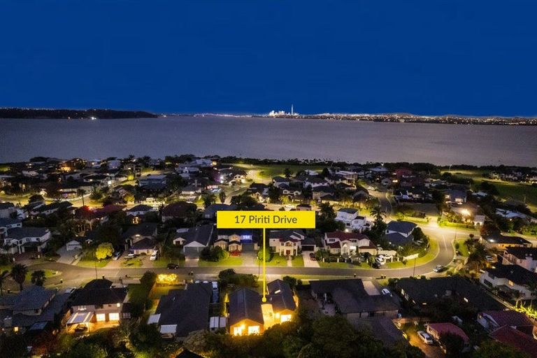 Photo of property in 17 Piriti Drive, Te Atatu Peninsula, Auckland, 0610