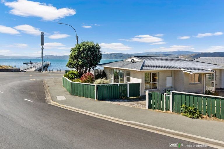 Photo of property in 73 Marine Parade, Seatoun, Wellington, 6022