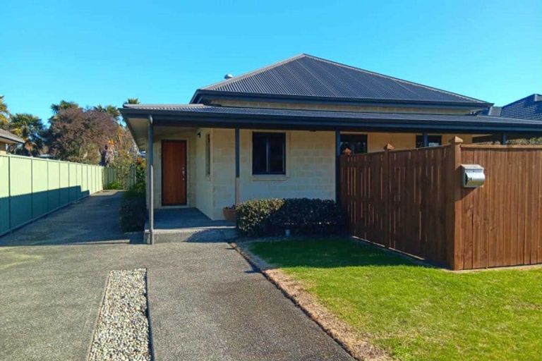 Photo of property in 24 Delta Mews Place, Clive, 4102