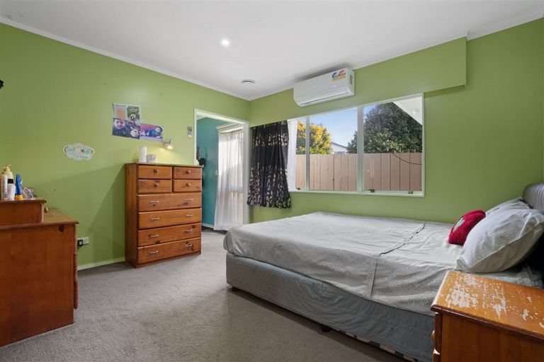 Photo of property in 2/1 Rakaia Rise, Clover Park, Auckland, 2019
