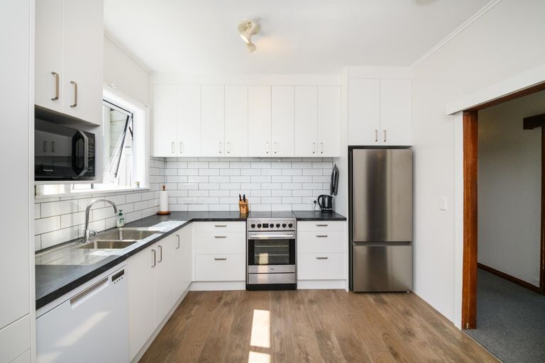 Photo of property in 43 Ihle Street, Terrace End, Palmerston North, 4410