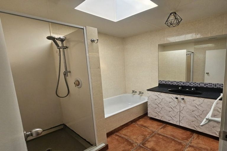 Photo of property in 30 Memorial Drive, Parahaki, Whangarei, 0112