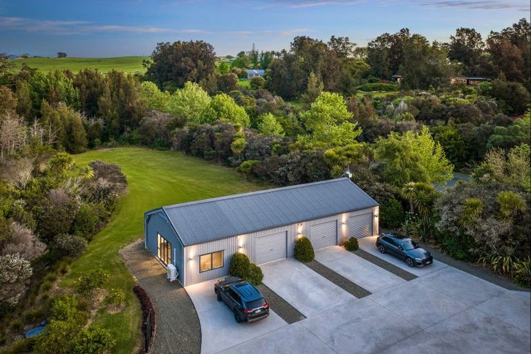 Photo of property in 2 Tamahunga Drive, Matakana, Warkworth, 0985