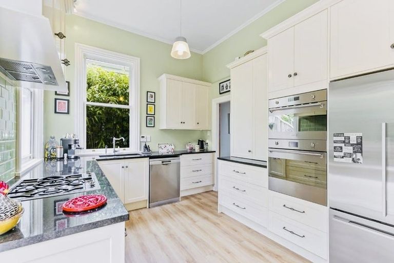 Photo of property in 13 Paisley Terrace, Karori, Wellington, 6012