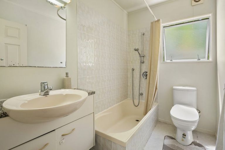 Photo of property in 20 Tenbless Court, Unsworth Heights, Auckland, 0632