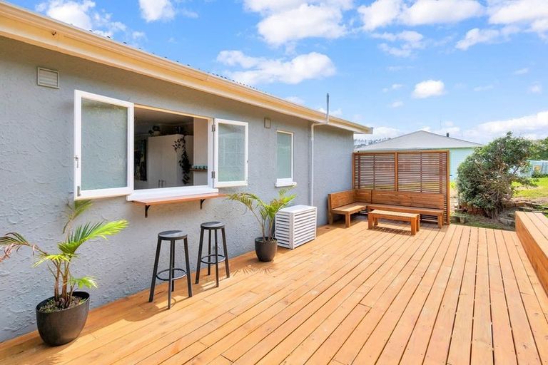 Photo of property in 15 Awaroa Road, Helensville, 0800