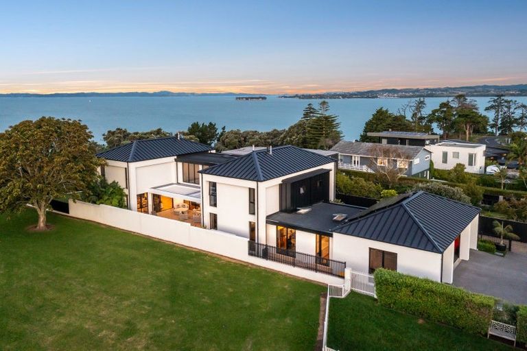 Photo of property in 90 Marine Parade, Mellons Bay, Auckland, 2014