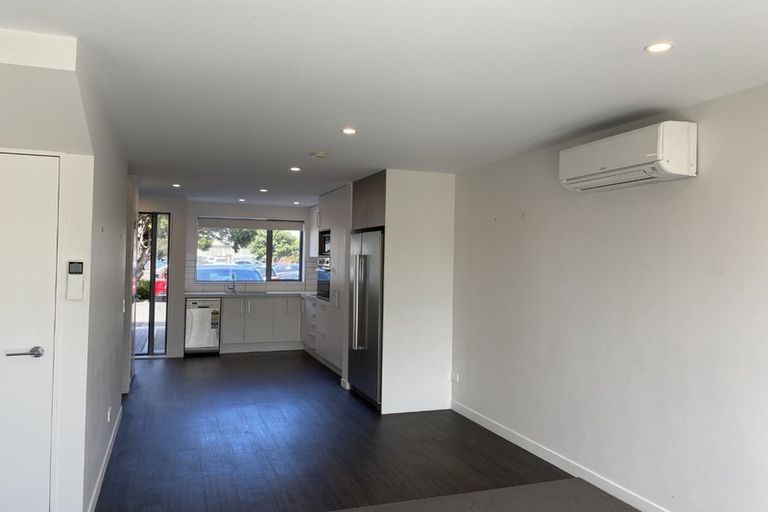 Photo of property in 2u3 Stone Street, Miramar, Wellington, 6022
