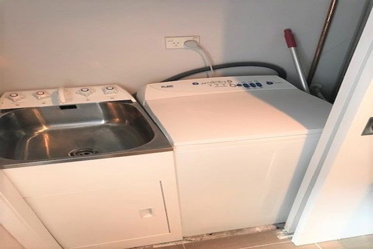 Photo of property in 10 Hinau Street, New Lynn, Auckland, 0600