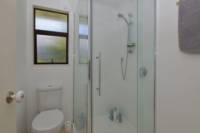 Photo of property in 76 Thurleigh Grove, Karori, Wellington, 6012