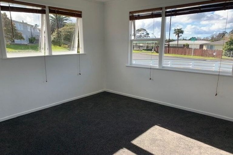 Photo of property in 2 Justin Place, Te Atatu Peninsula, Auckland, 0610