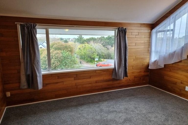 Photo of property in 43 Edmonton Road, Henderson, Auckland, 0612