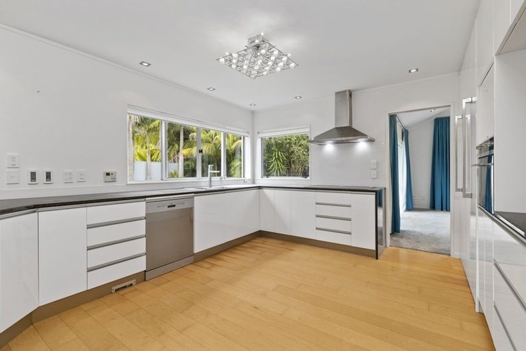 Photo of property in 38 Kittiwake Drive, Schnapper Rock, Auckland, 0632