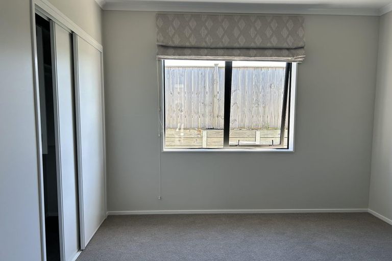 Photo of property in 18 Symes Drive, Red Beach, 0932